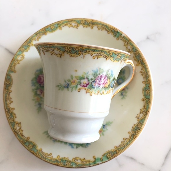 Small Gold Trim Floral Cup and Saucer - Picture 1 of 5